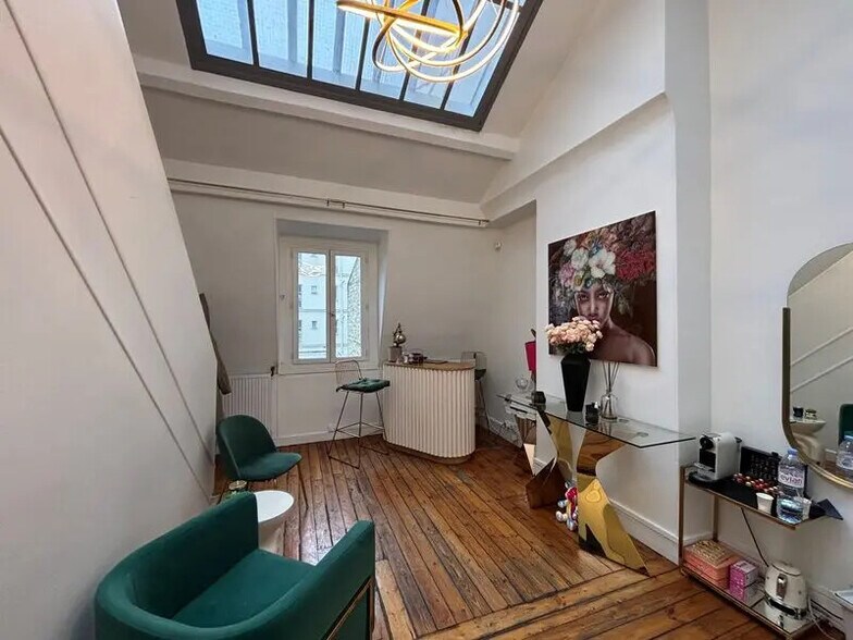 Office in Neuilly-sur-Seine to rent - Building Photo - Image 3 of 4