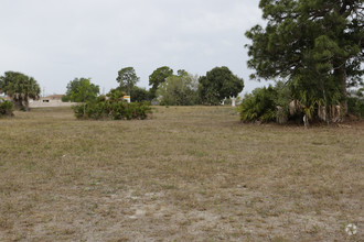 3716 Skyline Blvd, Cape Coral, FL for sale Primary Photo- Image 1 of 3