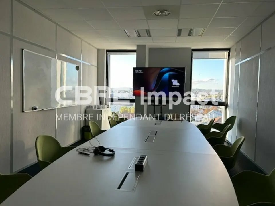 Location Bureaux 400 m² - Photo 1
