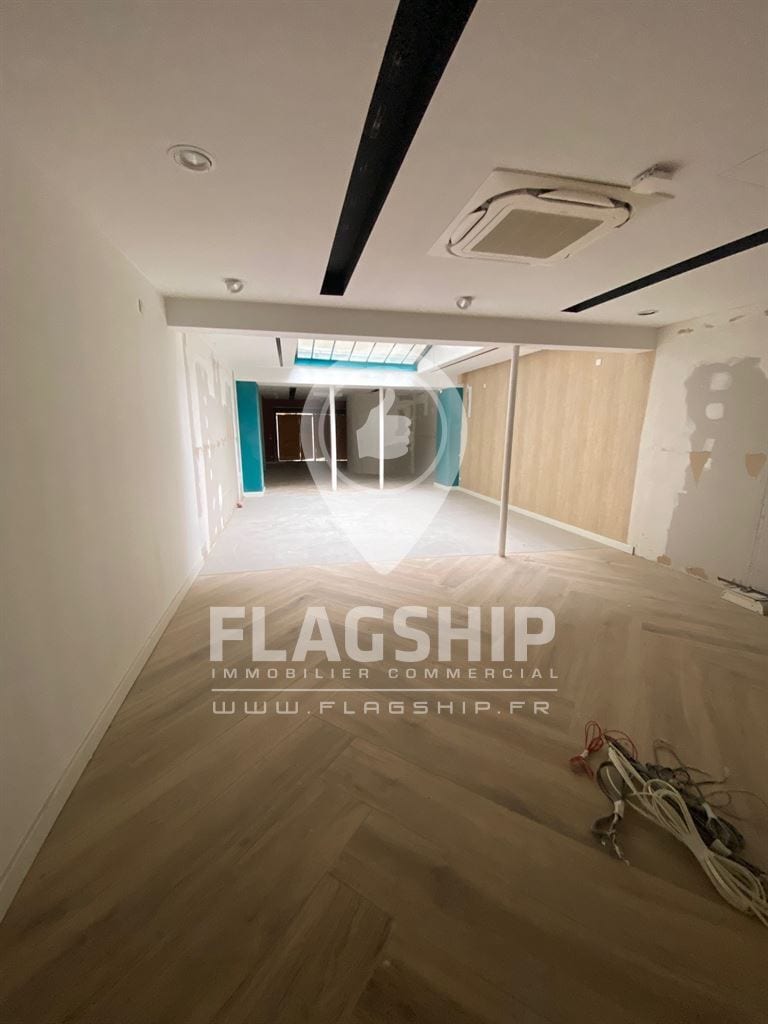 Retail in Paris to rent Building Photo- Image 1 of 10