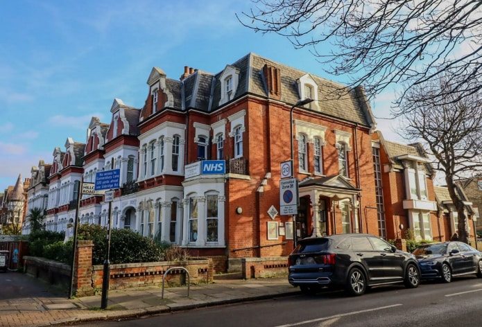 337 Uxbridge Rd, London to rent Primary Photo- Image 1 of 34