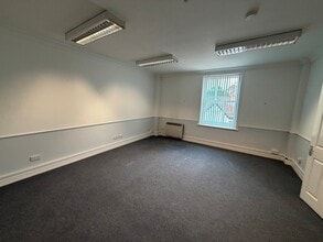 3 Bank St, Bishops Waltham to rent Interior Photo- Image 2 of 7