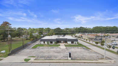 1915 N Frazier St, Conroe, TX for sale Building Photo- Image 1 of 18