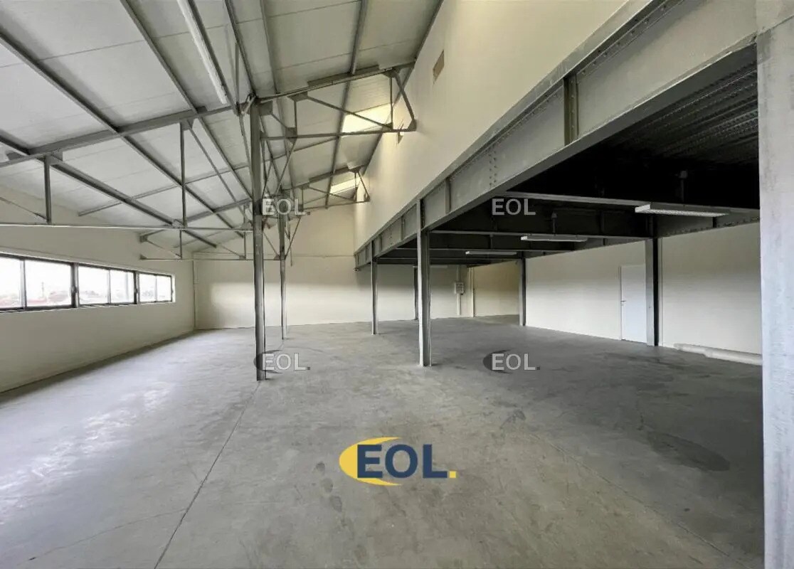 Light Industrial in Bondy to rent Interior Photo- Image 1 of 7