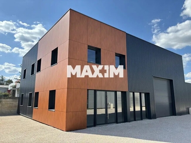 Location Local d'activités 422 m²