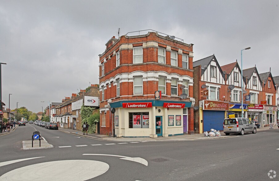 221-221A Twickenham Rd, Isleworth for sale - Primary Photo - Image 1 of 1