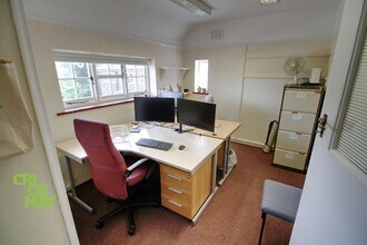 6 Paddockhall Rd, Haywards Heath to rent Interior Photo- Image 2 of 3