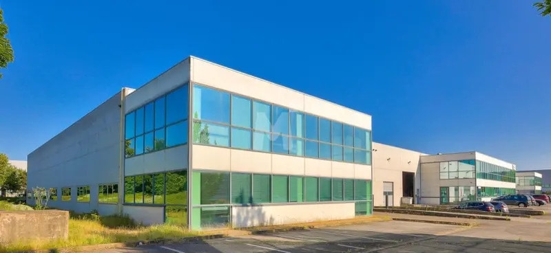 Light Industrial in Chilly-Mazarin to rent - Building Photo - Image 1 of 14