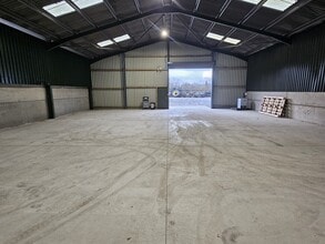 Beamond End, Amersham to rent Interior Photo- Image 2 of 5