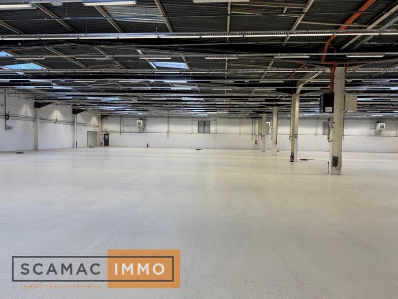 Light Industrial in Les Ulis to rent - Building Photo - Image 3 of 10