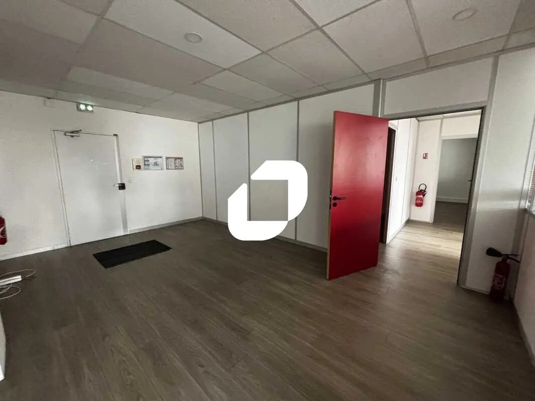 Office in Corbeil-Essonnes to rent Interior Photo- Image 1 of 7