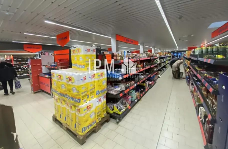 Location Commerce 687 m² - Photo 1