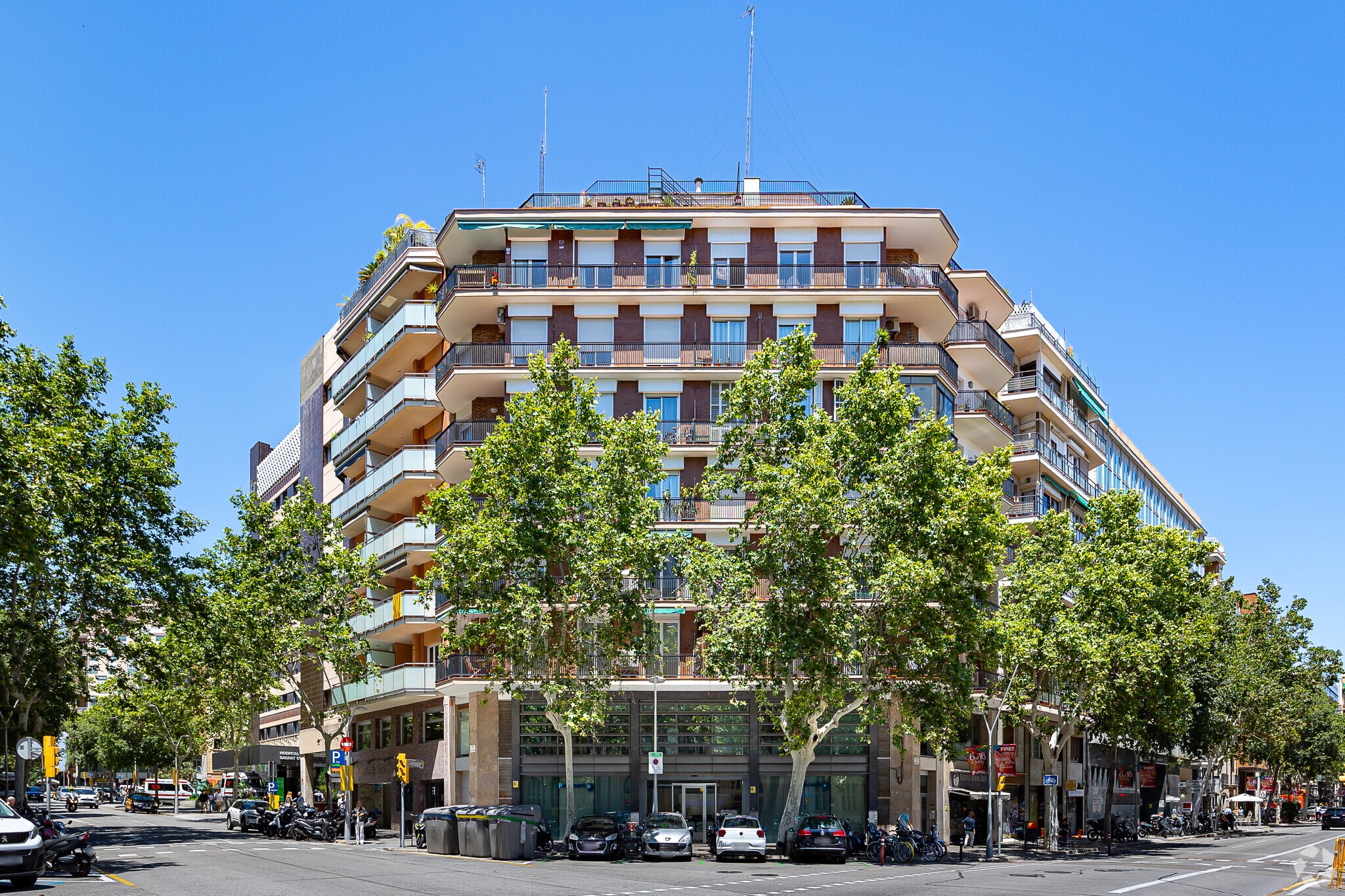 Retail in Barcelona, Barcelona to rent Primary Photo- Image 1 of 3