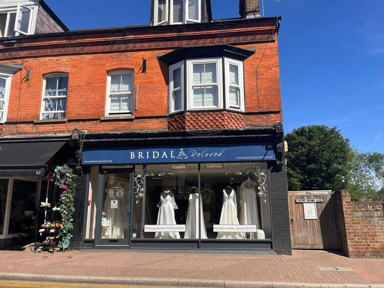 90 High St, Tring to rent - Building Photo - Image 2 of 12