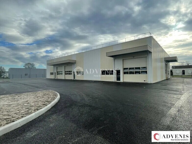 Light Industrial in Blanquefort to rent - Building Photo - Image 2 of 8