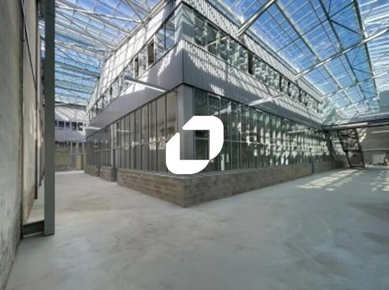 Office in Pantin to rent - Building Photo - Image 2 of 6