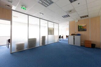 Light Industrial in Les Ulis to rent Interior Photo- Image 2 of 2
