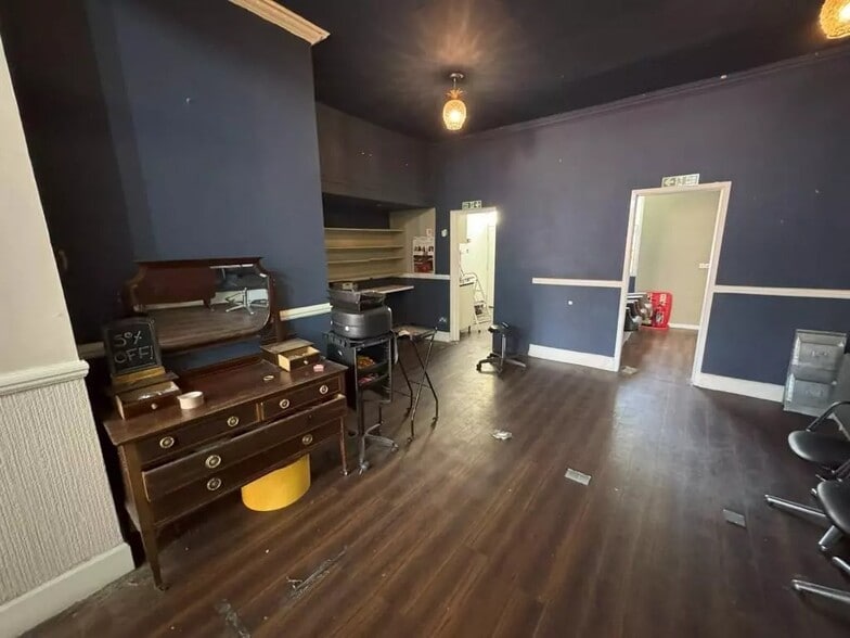 5 Blackheath Hl, London to rent - Interior Photo - Image 2 of 20