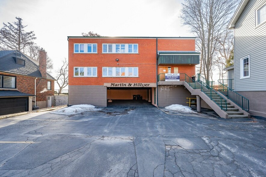 2122 Lakeshore Rd, Burlington, ON for sale - Building Photo - Image 3 of 19