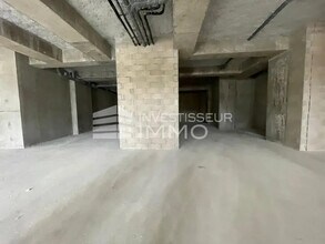 Retail in Melun to rent Interior Photo- Image 2 of 2