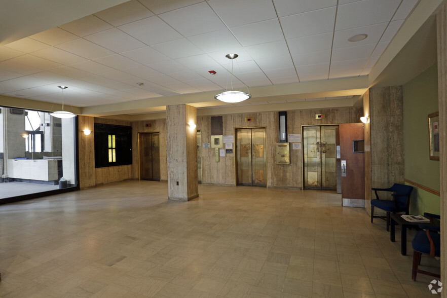 8-18 W Market St, Wilkes Barre, PA for rent - Lobby - Image 3 of 11