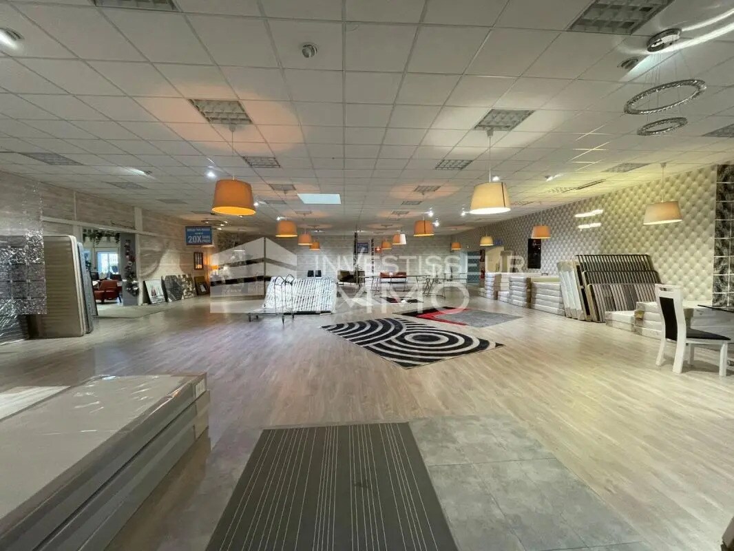 Retail in Coulommiers for sale Building Photo- Image 1 of 6