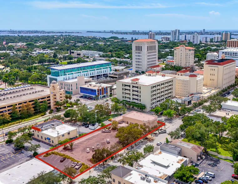 2100 Main St, Sarasota, FL for sale - Building Photo - Image 1 of 11