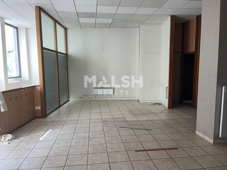 Retail in Lyon to rent - Interior Photo - Image 2 of 15
