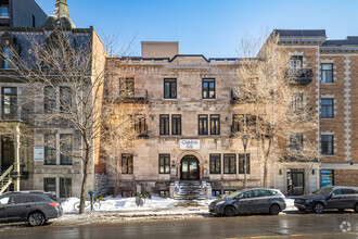 418 Rue Sherbrooke E, Montréal, QC for rent Primary Photo- Image 1 of 8