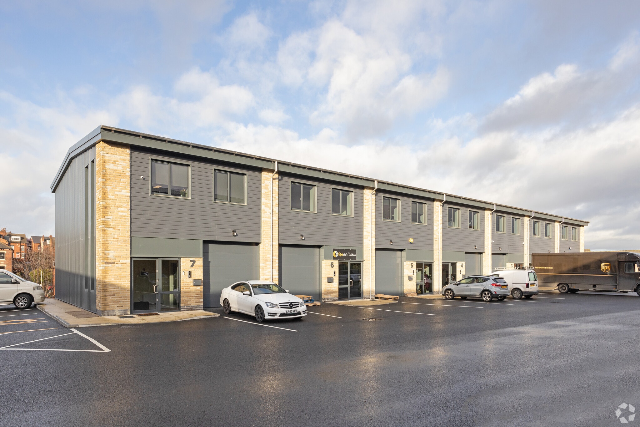 1 Armley Rd, Leeds to rent Primary Photo- Image 1 of 3