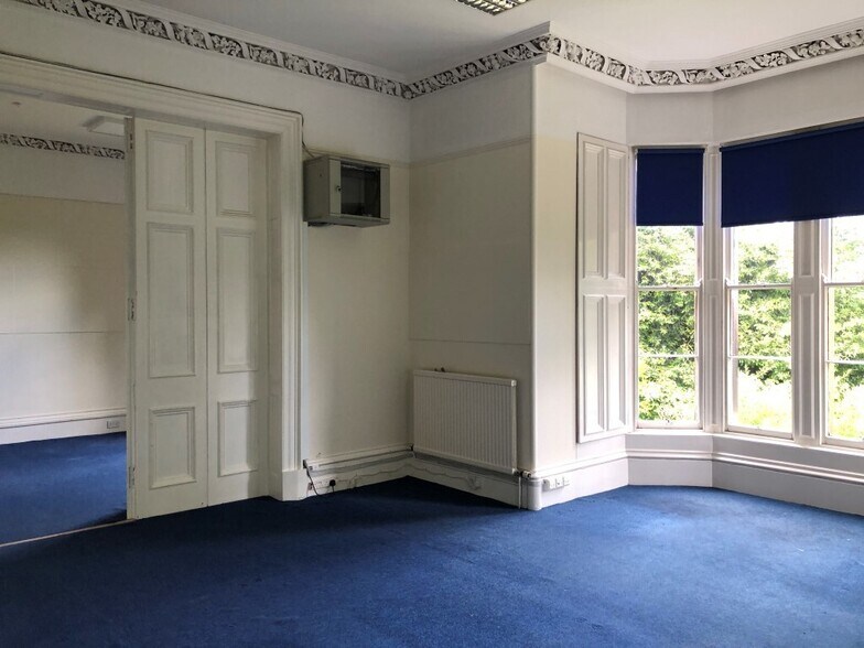 2 Dundee Rd, Perth to rent - Building Photo - Image 2 of 10