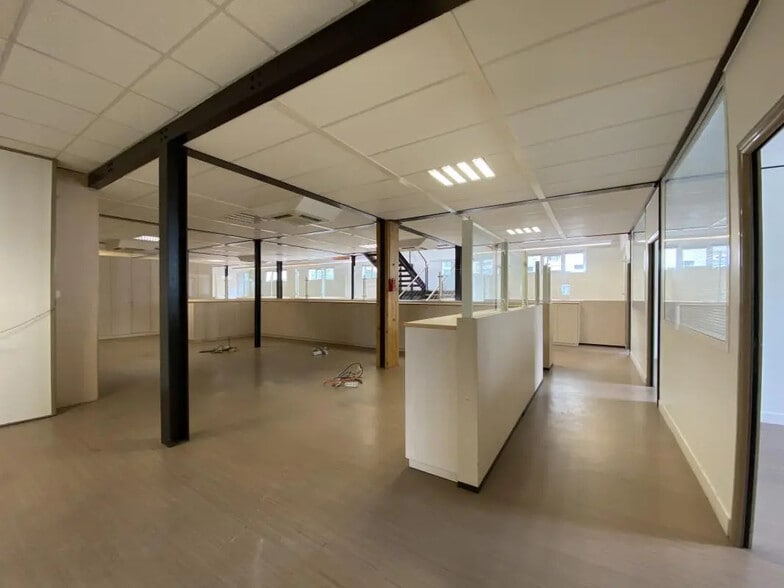 Office in Montreuil to rent - Building Photo - Image 2 of 13
