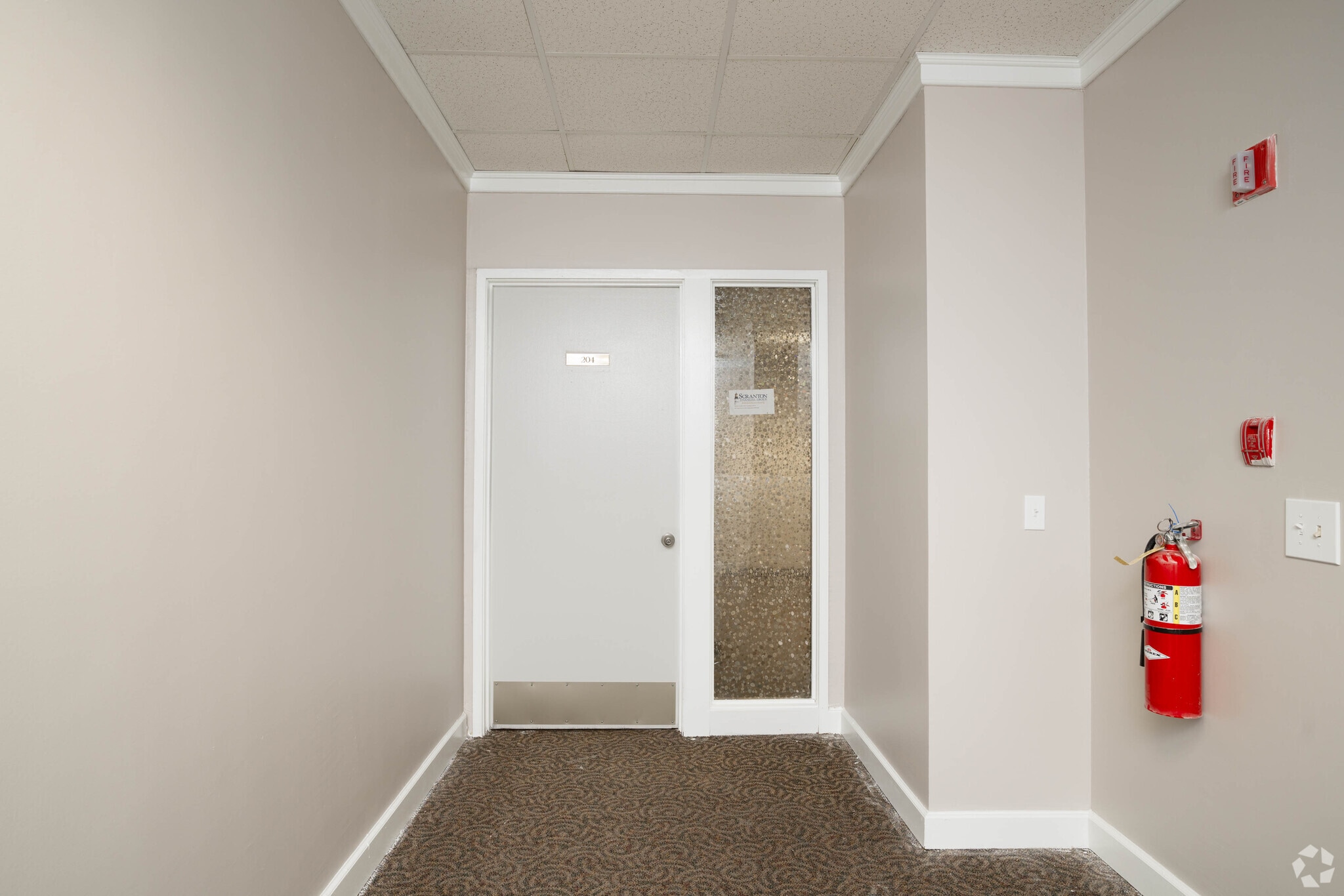 167 Dwight Rd, Longmeadow, MA to rent Interior Photo- Image 1 of 2