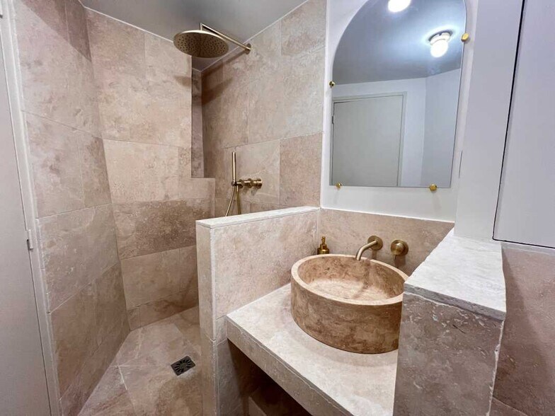 Office in Paris for sale - Building Photo - Image 3 of 8
