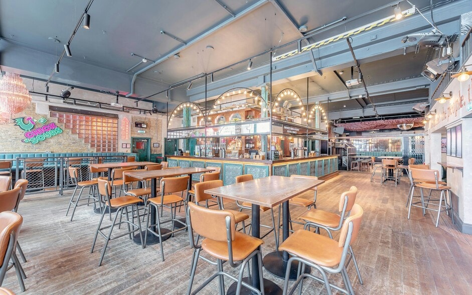 257-259 Pentonville Rd, London for sale - Interior Photo - Image 2 of 29