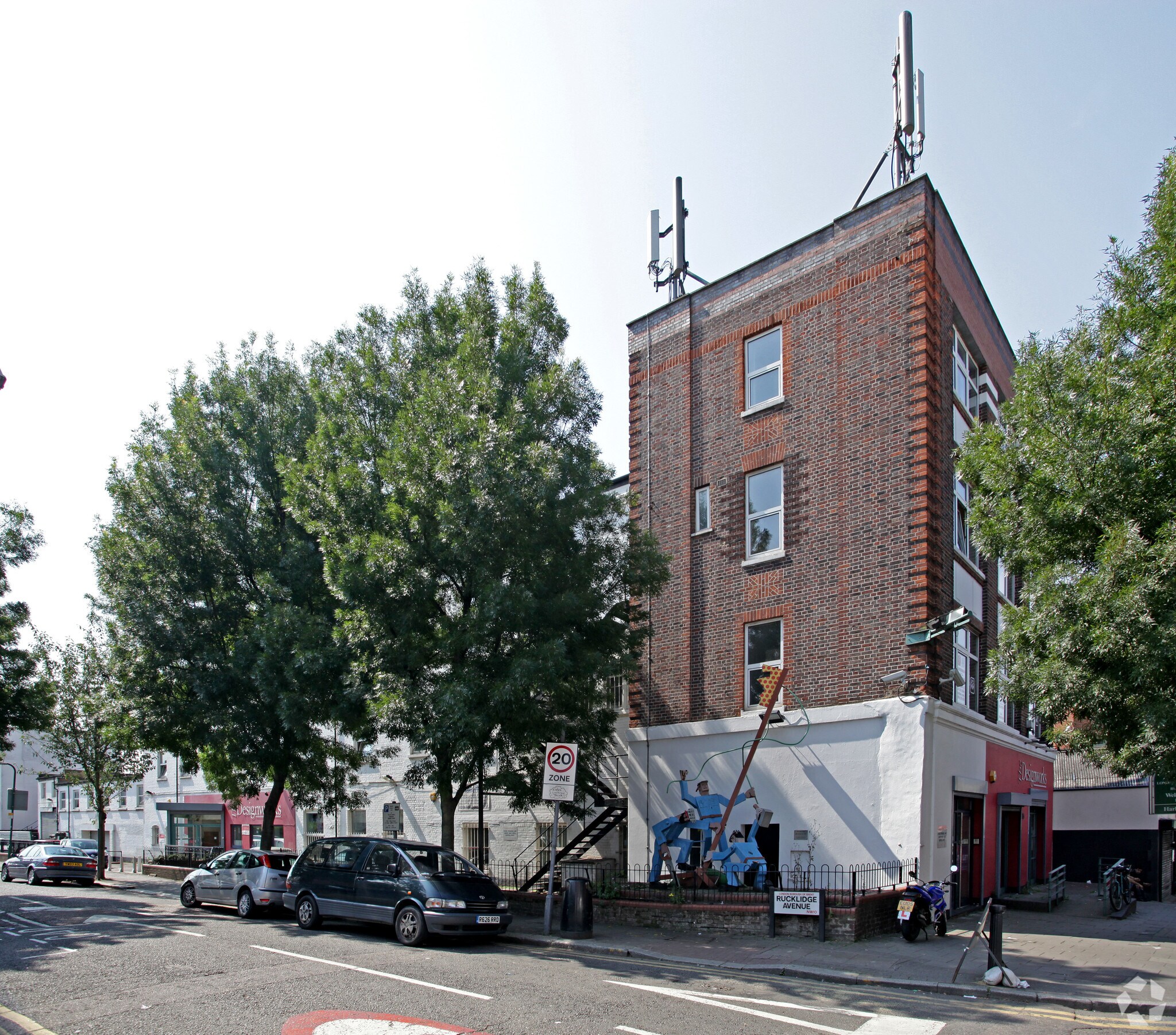 Park Para, London for sale Primary Photo- Image 1 of 1