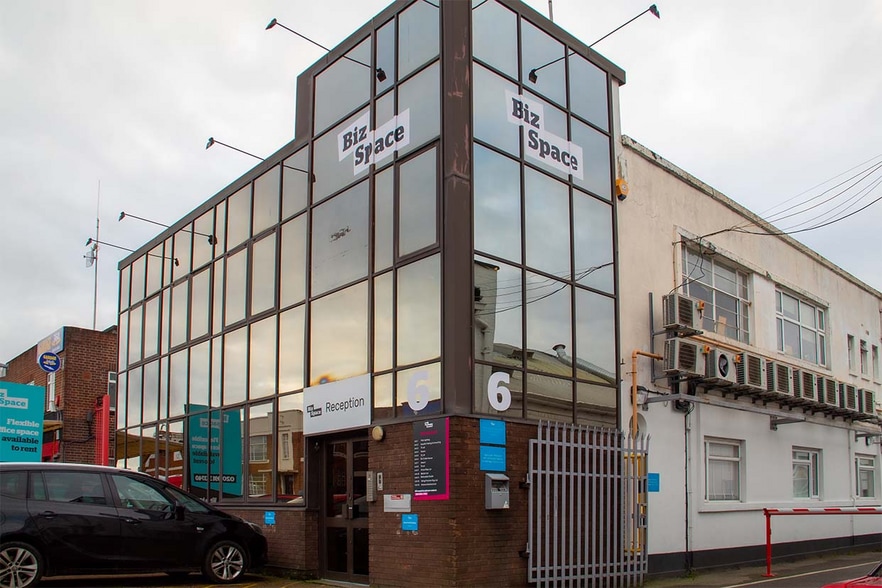 4-6 Wadsworth Rd, Greenford to rent - Primary Photo - Image 1 of 6