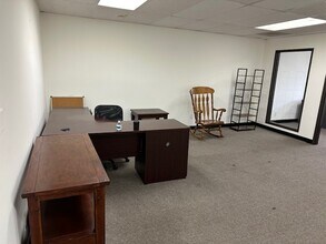 187 E Wilbur Rd, Thousand Oaks, CA to rent Interior Photo- Image 1 of 3