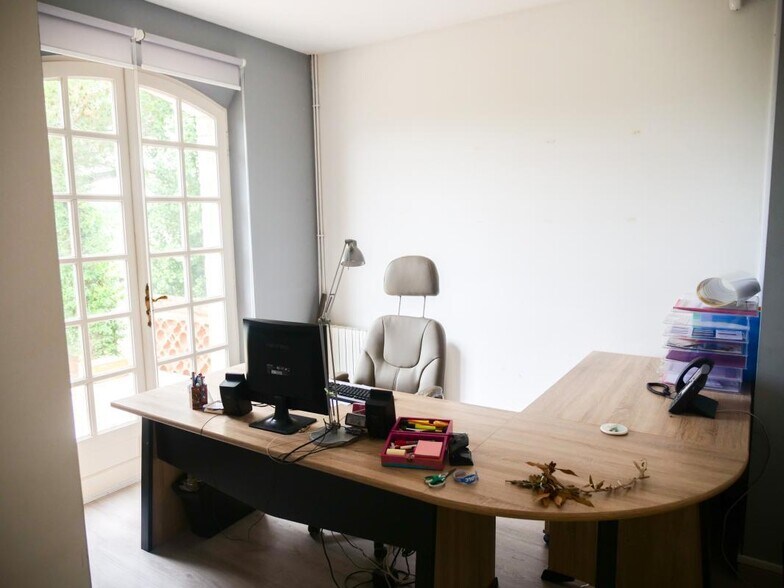 Office in Montauban for sale - Interior Photo - Image 2 of 6