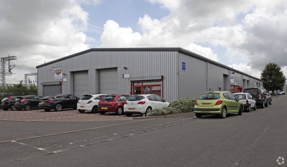 Woodside Park, Rugby to rent - Building Photo - Image 2 of 2