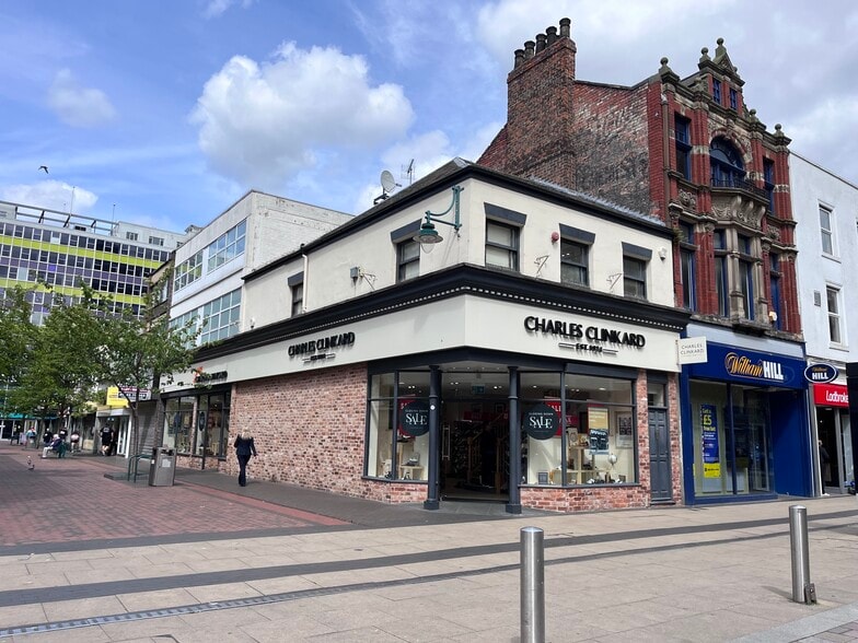 16 Corporation Rd, Middlesbrough to rent - Building Photo - Image 1 of 2