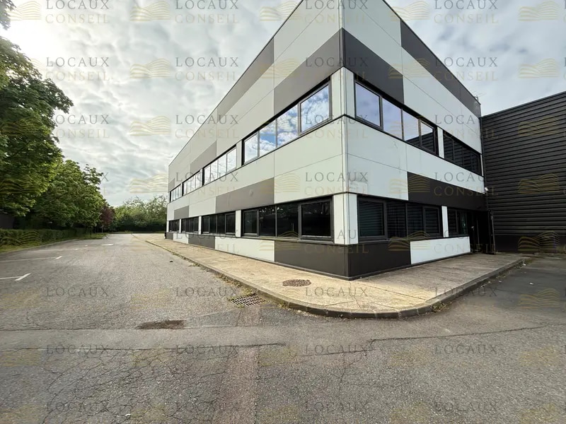 Location Local d'activités 2 361 m² - Photo 1