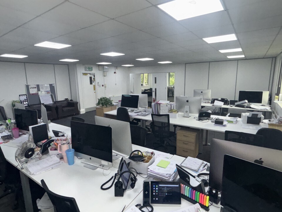 Bruntcliffe Way, Morley to rent Interior Photo- Image 1 of 7