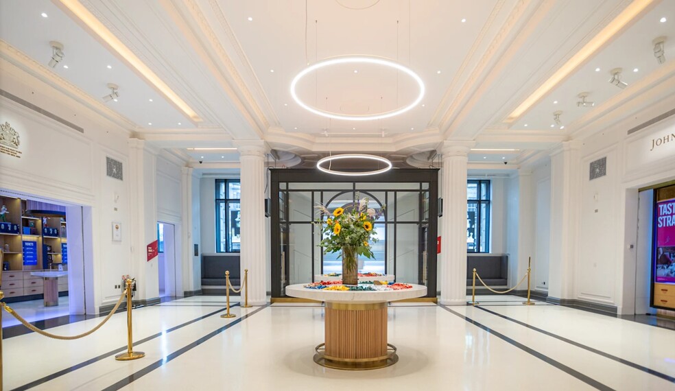 145-147 Princes St, Edinburgh for sale - Lobby - Image 2 of 6