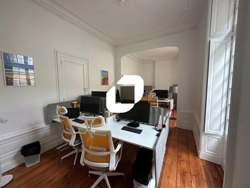 Office in Bordeaux to rent Interior Photo- Image 1 of 16