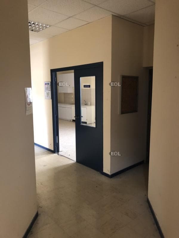 Light Industrial in Saint-Thibault-des-Vignes to rent Interior Photo- Image 1 of 8