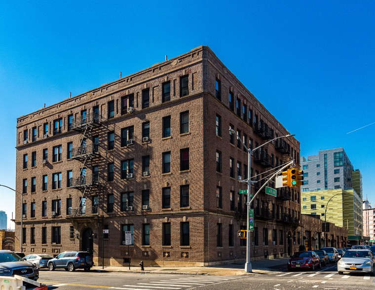 4902 21st St, Long Island City, NY for sale - Primary Photo - Image 1 of 1