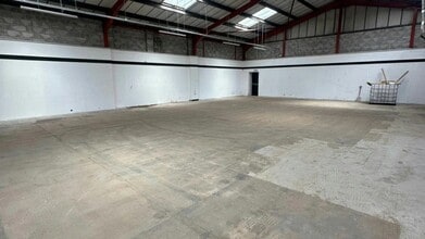 Pant Industrial Est, Merthyr Tydfil to rent Interior Photo- Image 2 of 4