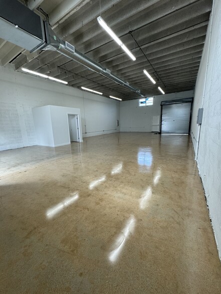 5700 NE 4th Ave, Miami, FL for rent - Interior Photo - Image 2 of 7