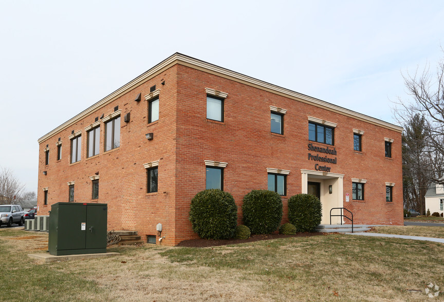 920 N Shenandoah Ave, Front Royal, VA for sale - Primary Photo - Image 1 of 1